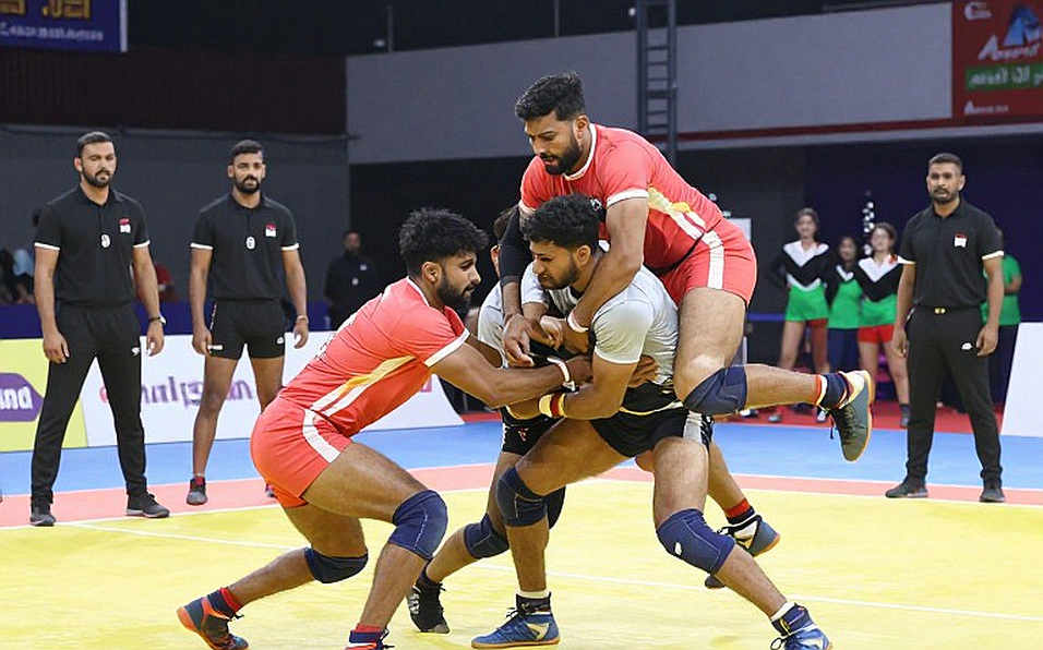 अहमदाबाद की पहली शाम: जहाँ पॉइंट्स टेबल ने उन टीमों को ऊपर बैठाया जो मैदान पर उतरी ही नहीं अहमदाबाद की पहली शाम: जहाँ पॉइंट्स टेबल ने उन टीमों को ऊपर बैठाया जो मैदान पर उतरी ही नहीं