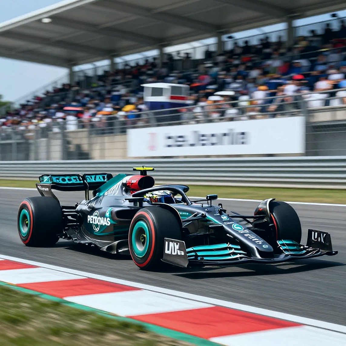 खाली लेजर: जब F1 की खबर लौटी और उसके हाथ में कुछ नहीं था खाली लेजर: जब F1 की खबर लौटी और उसके हाथ में कुछ नहीं था