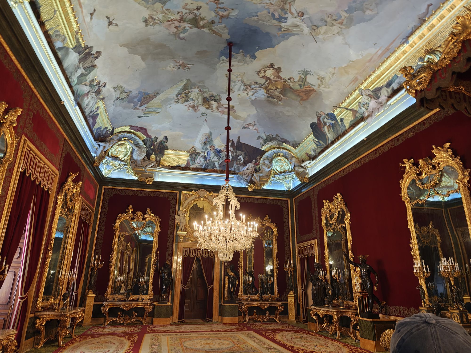 Plaza De La ArmerĂa Madrid Spain 11