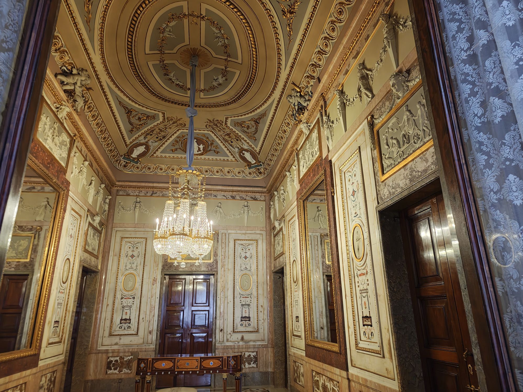 Plaza De La ArmerĂa Madrid Spain 113