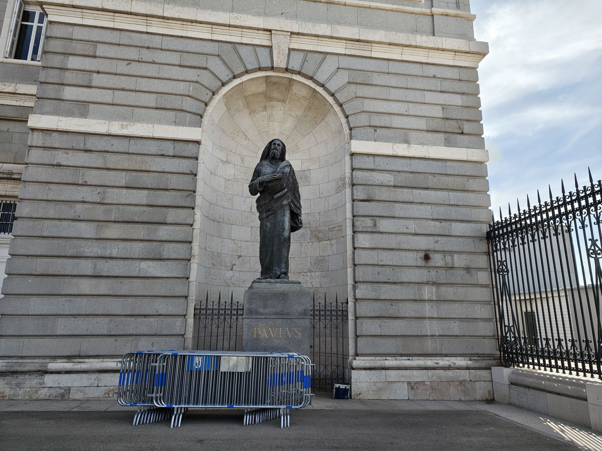Plaza De La ArmerĂa Madrid Spain 120