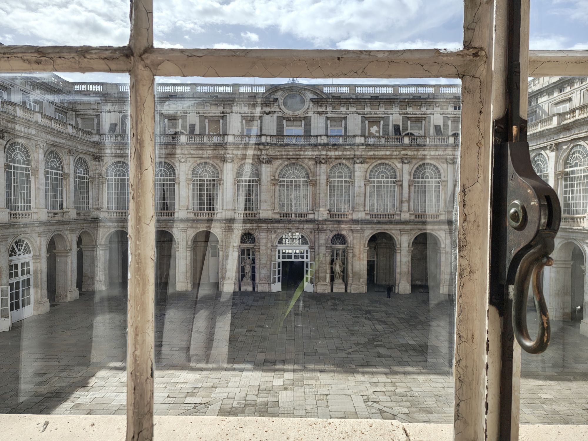 Plaza De La ArmerĂa Madrid Spain 121
