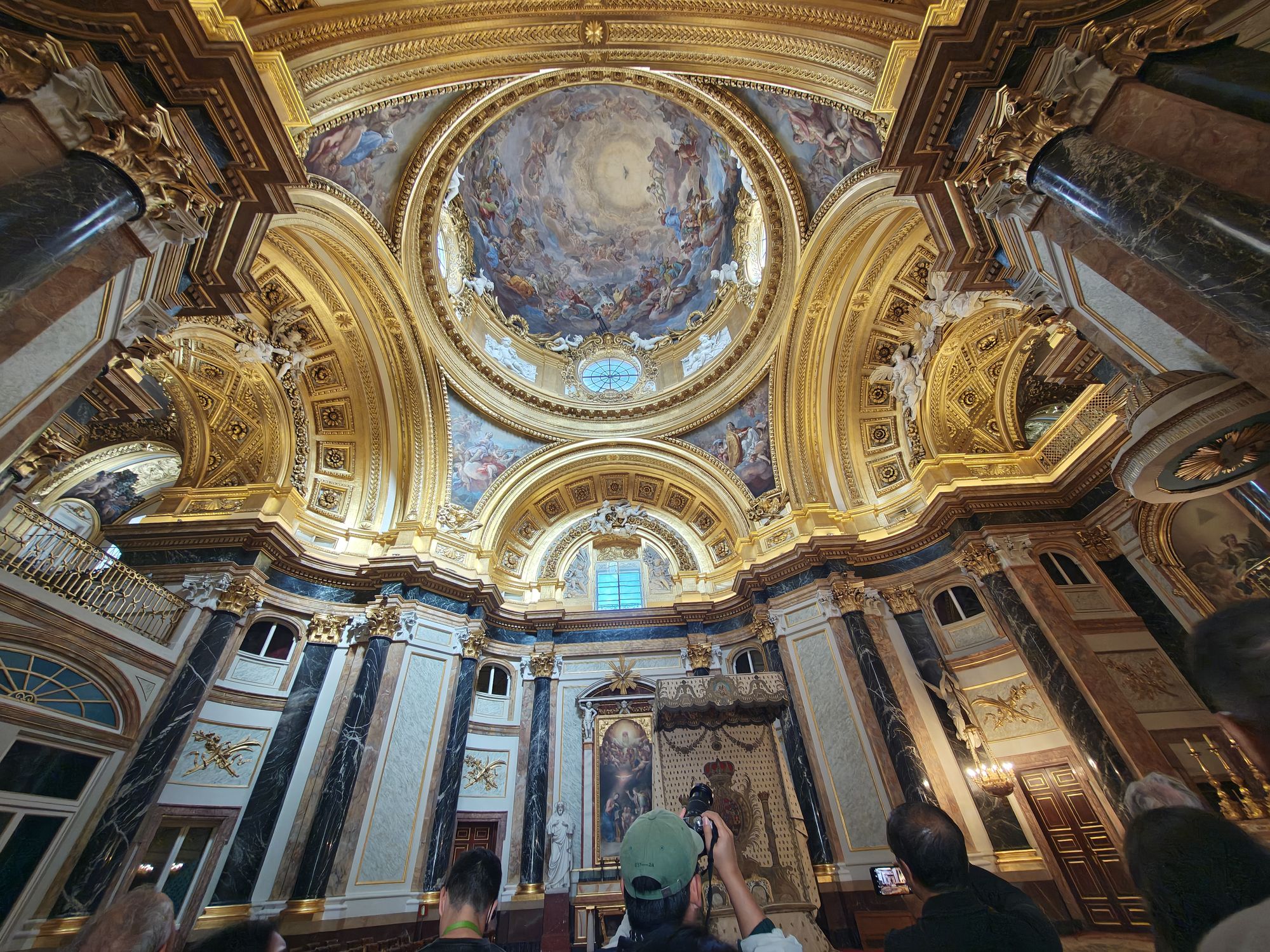 Plaza De La ArmerĂa Madrid Spain 15