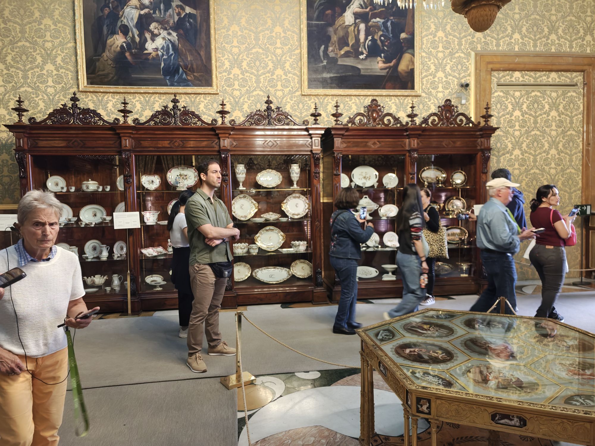 Plaza De La ArmerĂa Madrid Spain 16