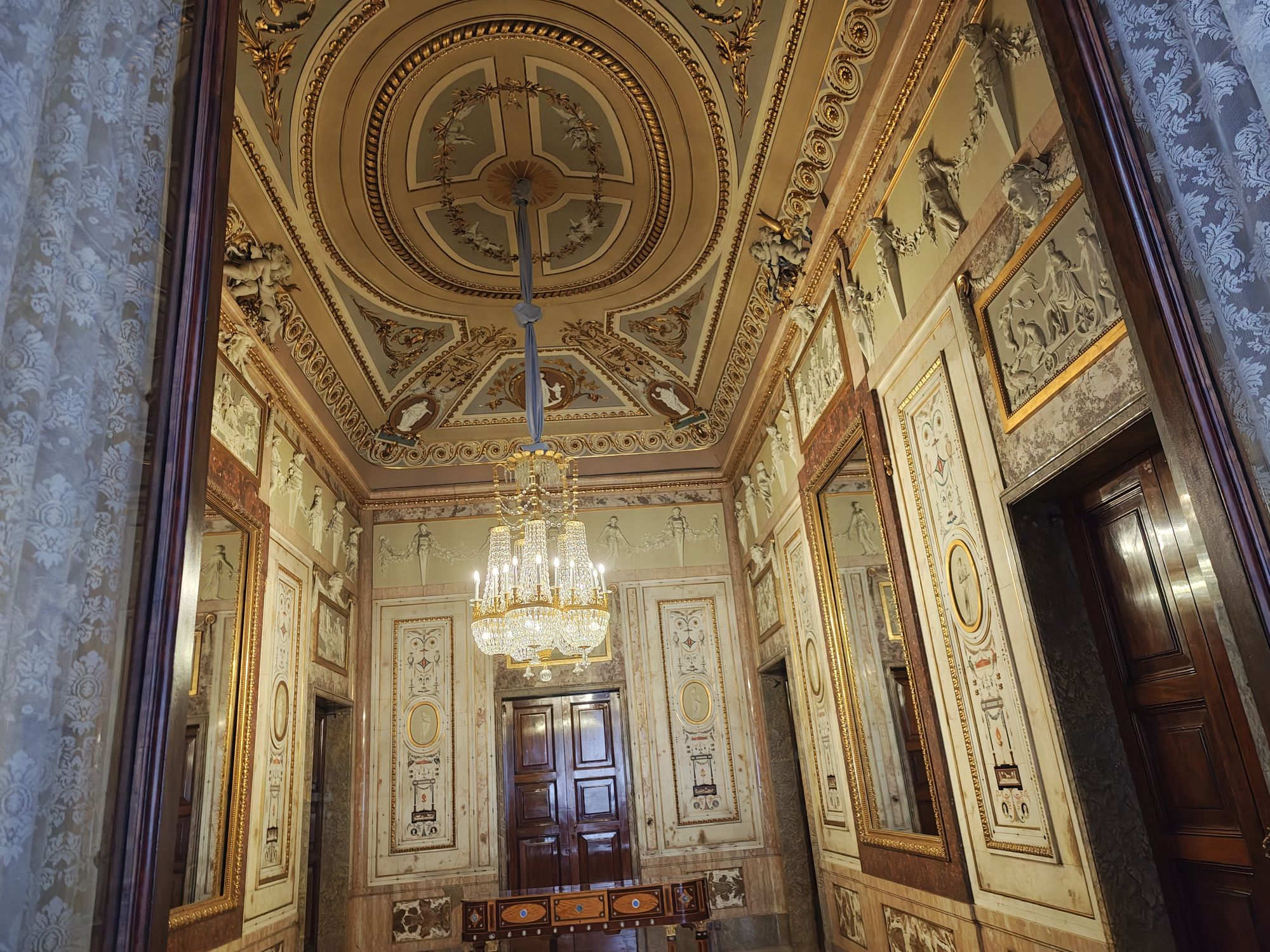 Plaza De La ArmerĂa Madrid Spain 17