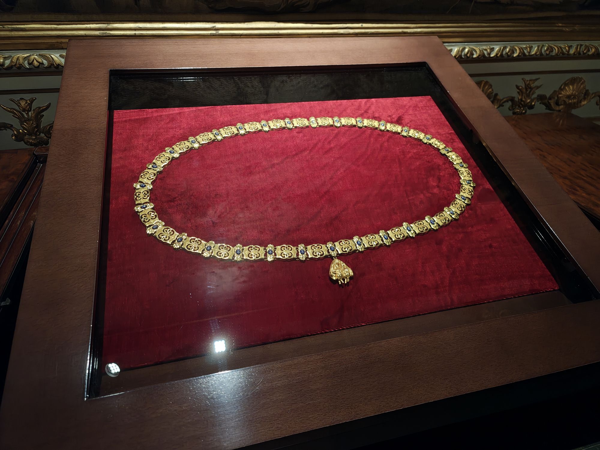 Plaza De La ArmerĂa Madrid Spain 2