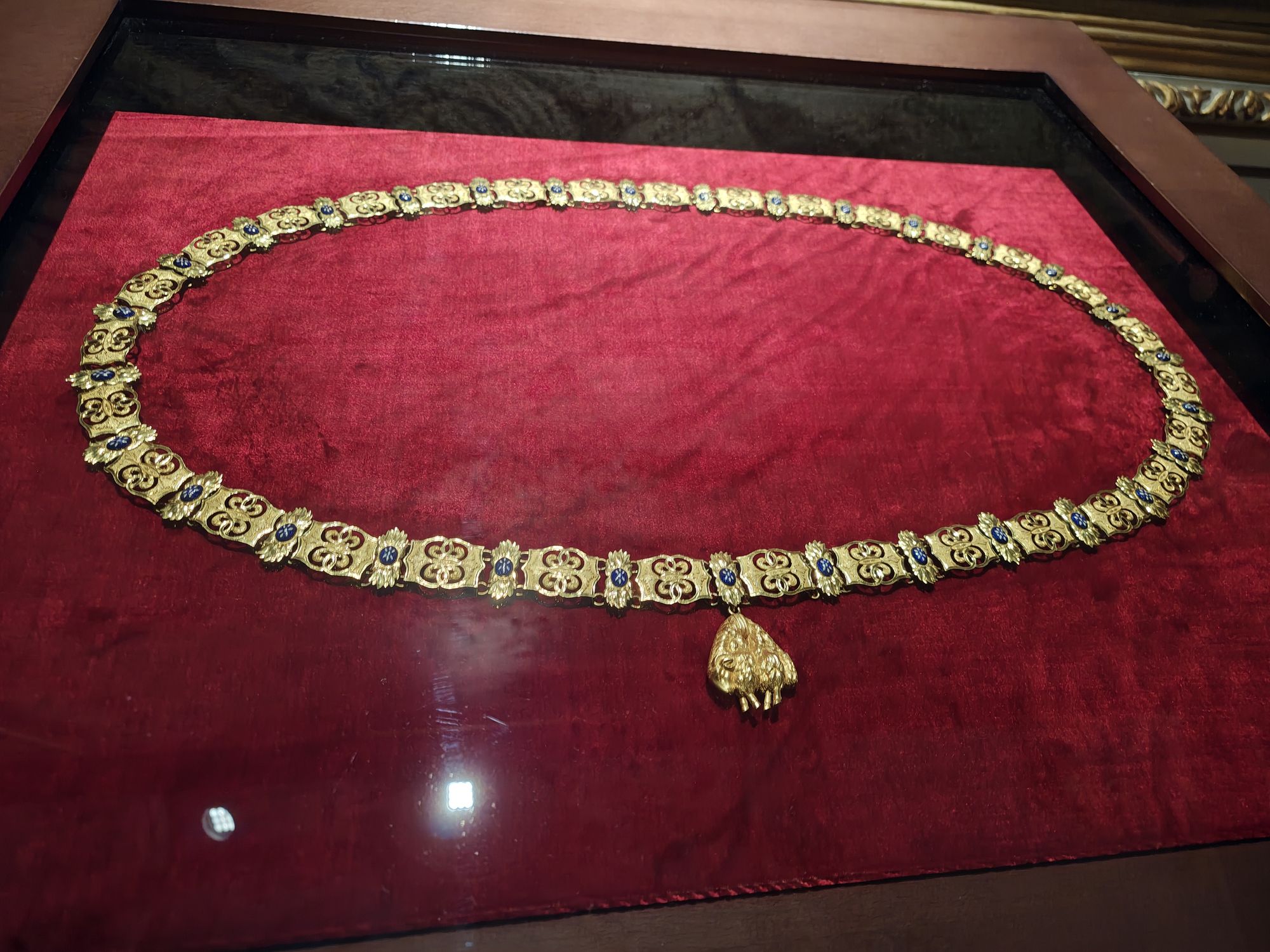 Plaza De La ArmerĂa Madrid Spain 23