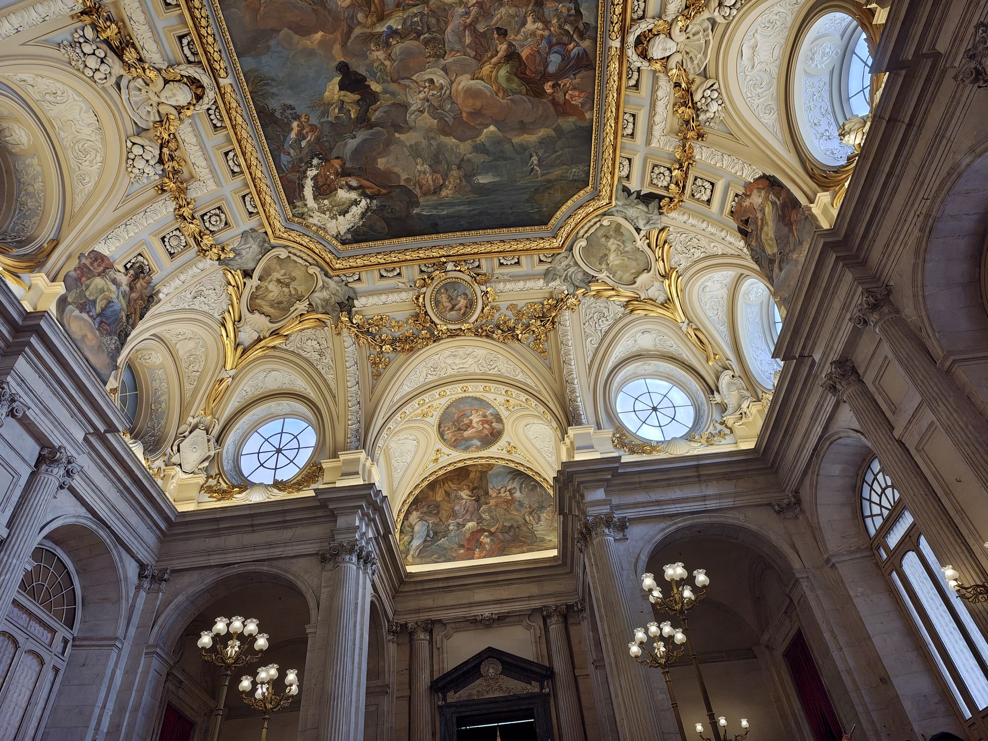 Plaza De La ArmerĂa Madrid Spain 26