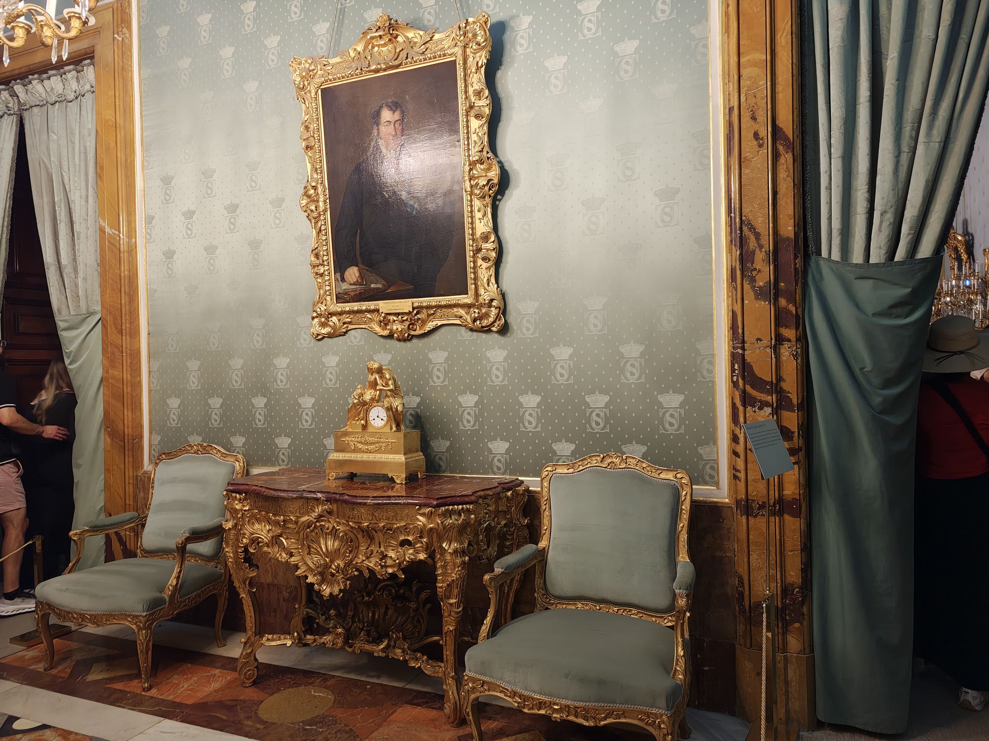 Plaza De La ArmerĂa Madrid Spain 27