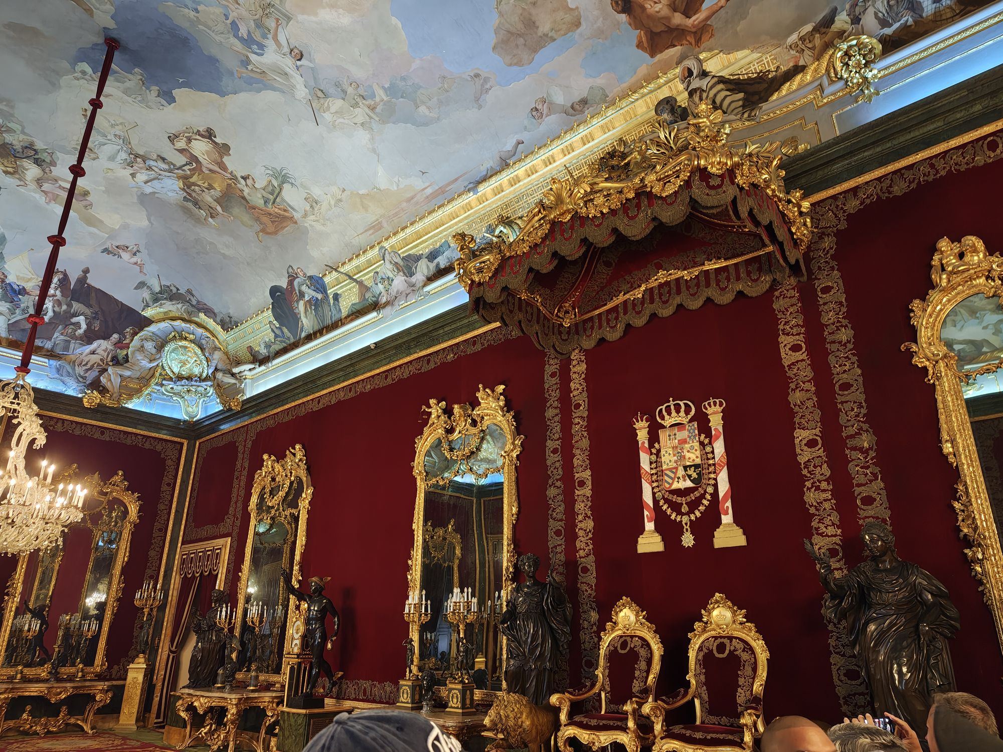 Plaza De La ArmerĂa Madrid Spain 28