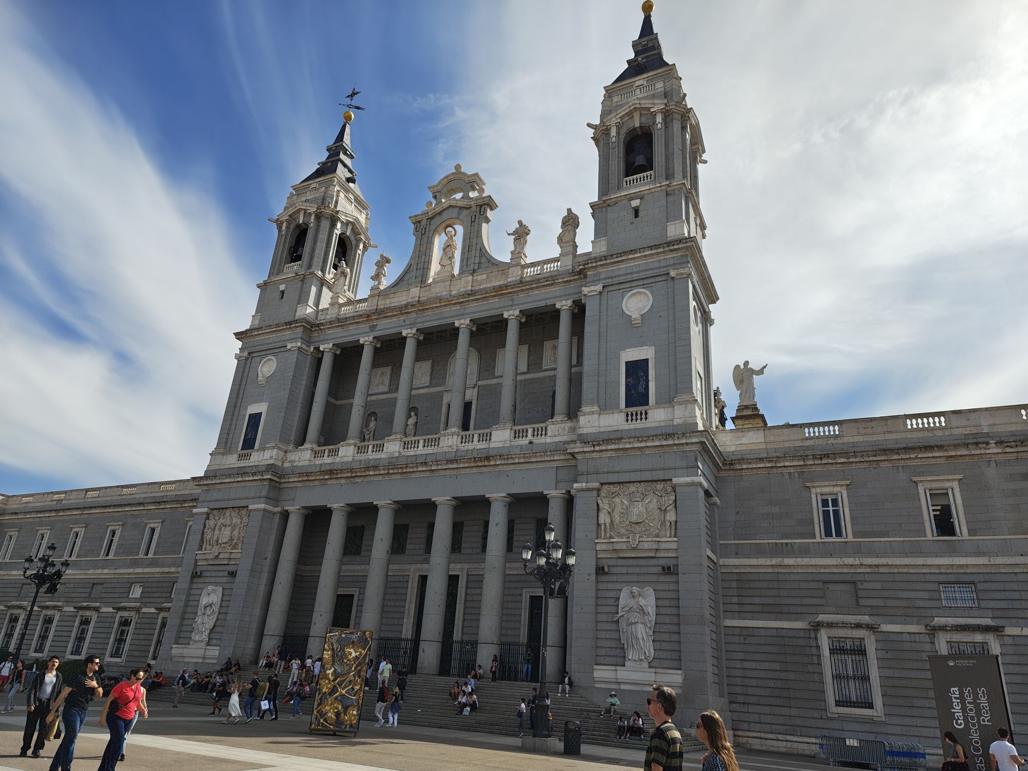 Plaza De La ArmerĂa Madrid Spain 29
