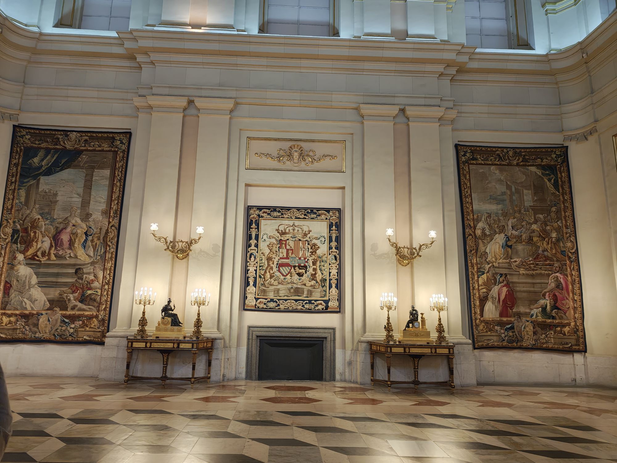 Plaza De La ArmerĂa Madrid Spain 3