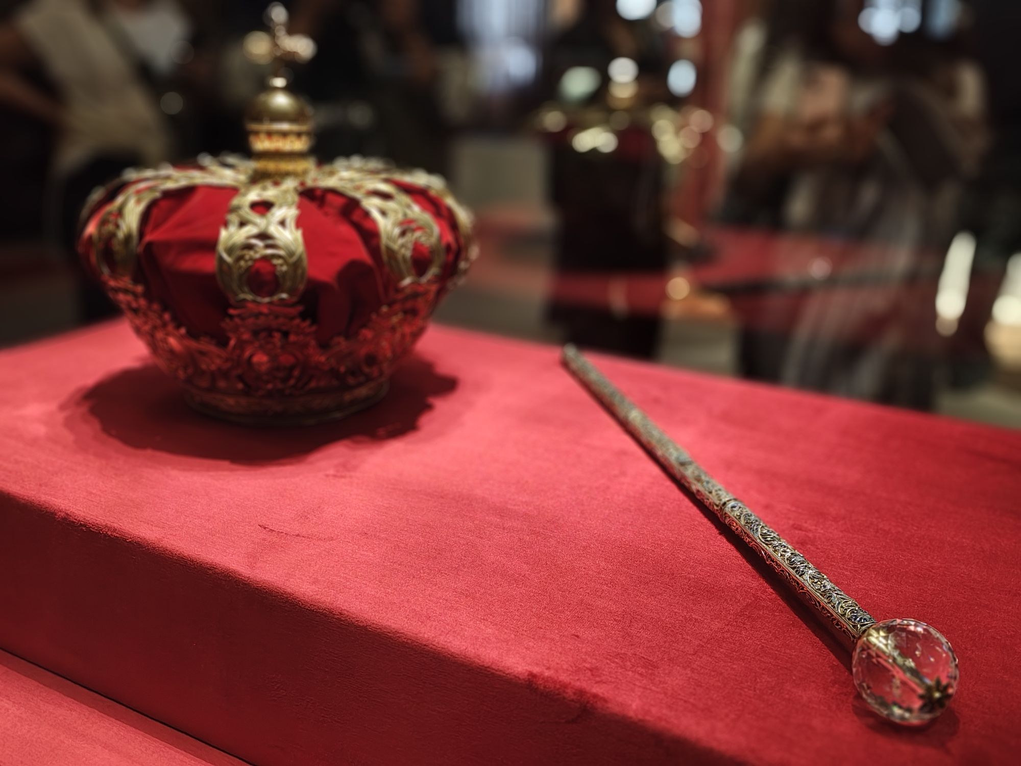 Plaza De La ArmerĂa Madrid Spain 31