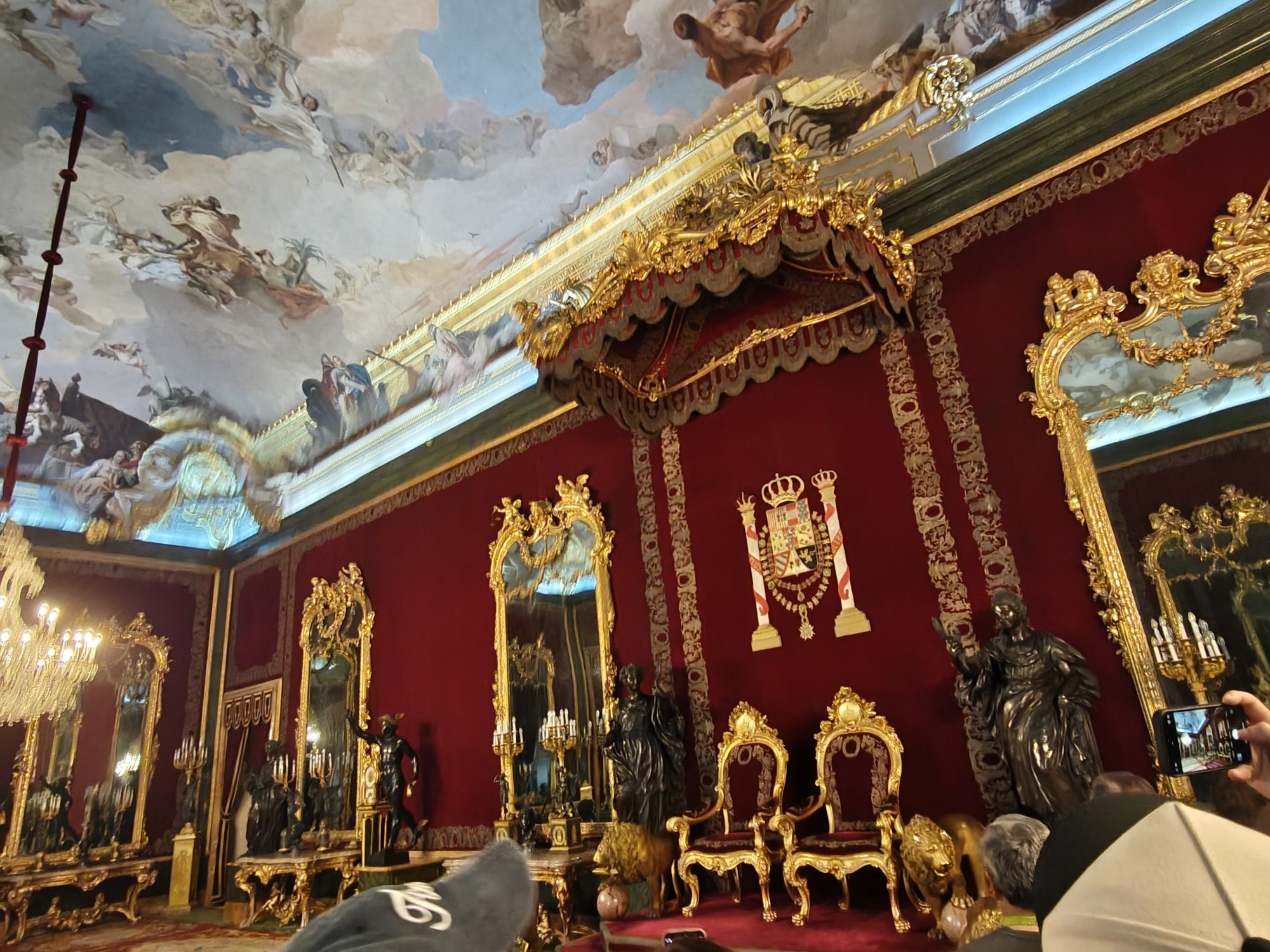 Plaza De La ArmerĂa Madrid Spain 32