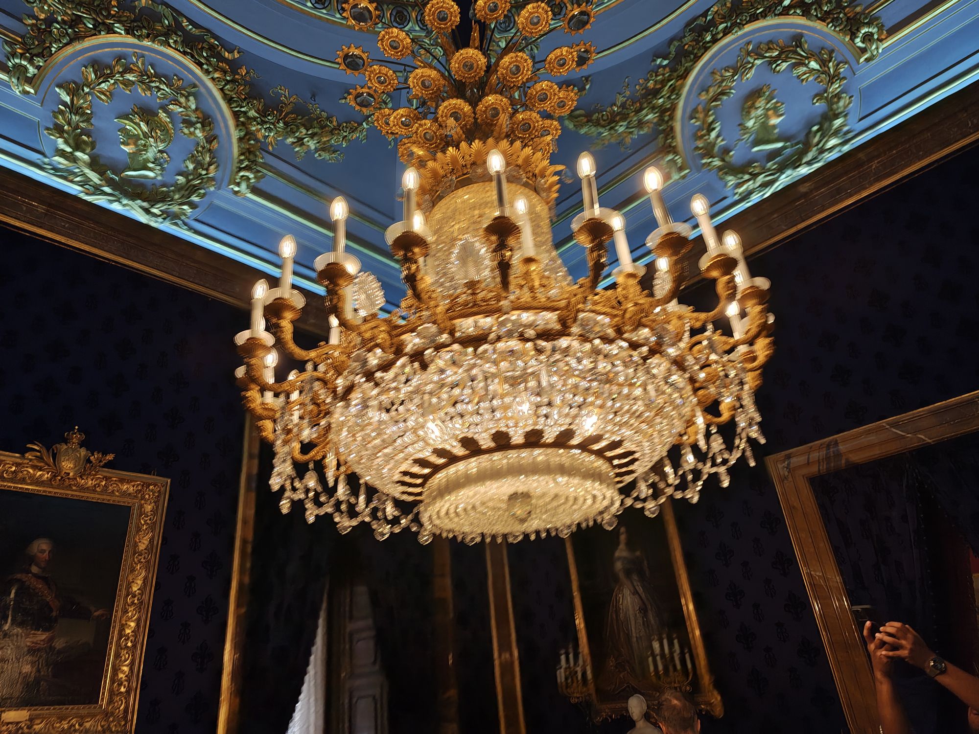 Plaza De La ArmerĂa Madrid Spain 38