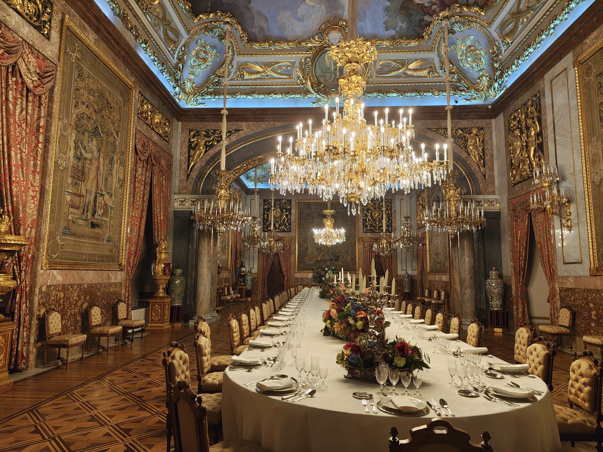 Plaza De La ArmerĂa Madrid Spain 47