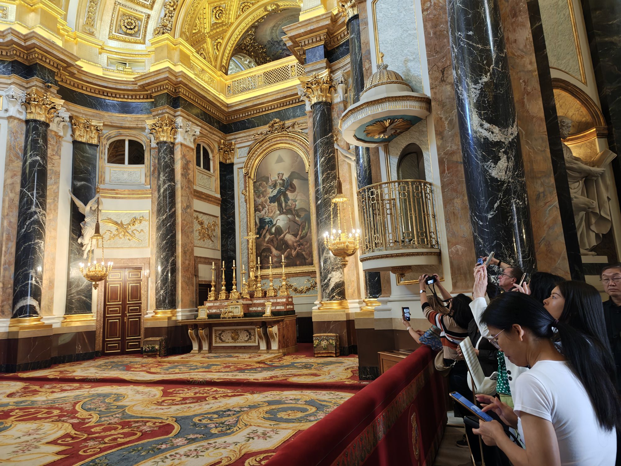 Plaza De La ArmerĂa Madrid Spain 5