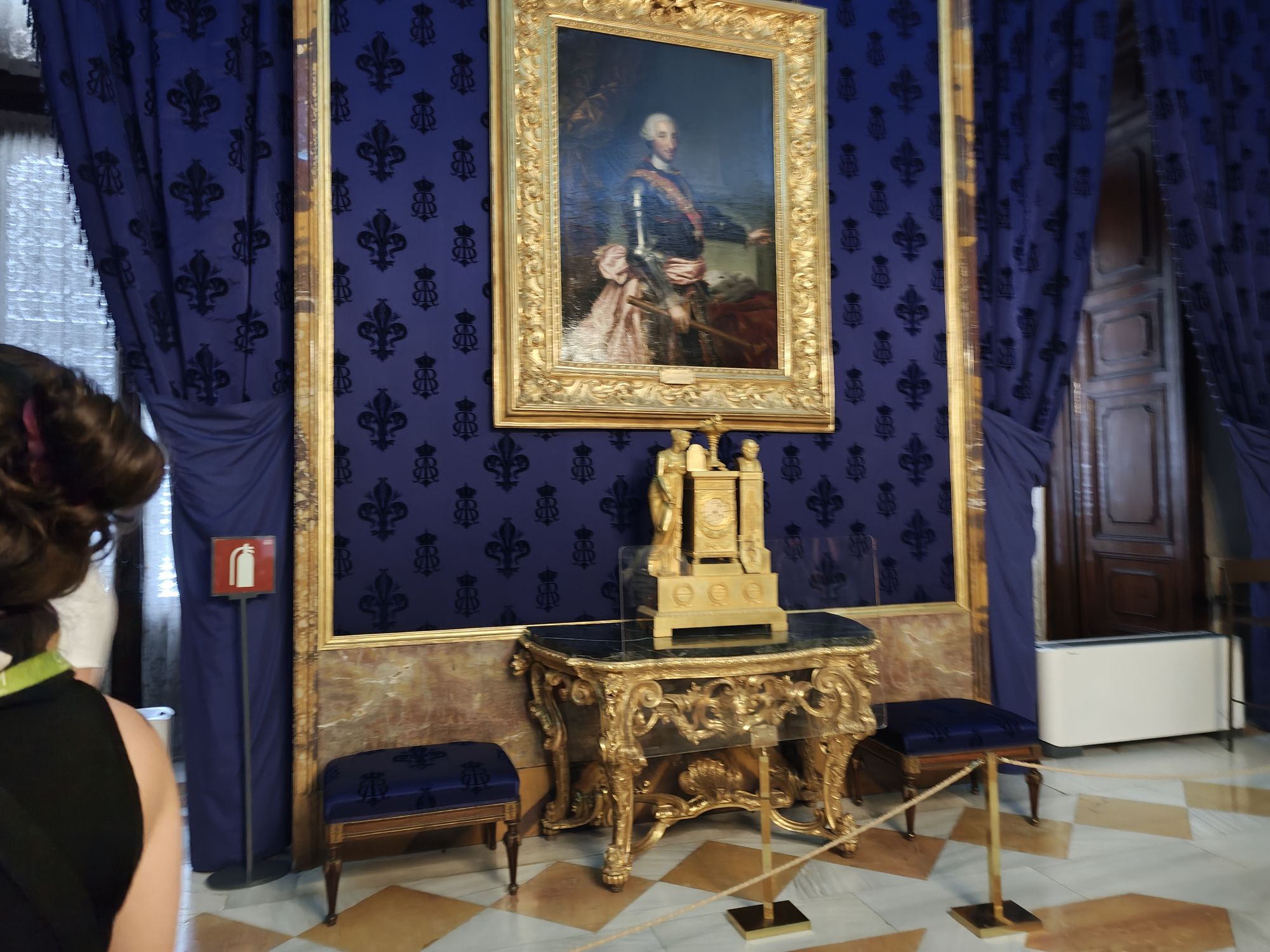 Plaza De La ArmerĂa Madrid Spain 54