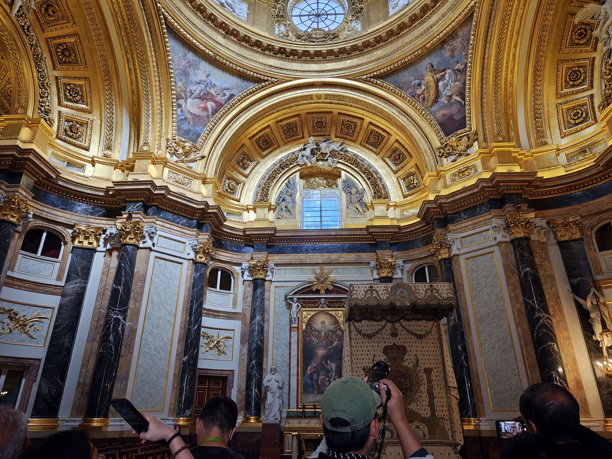 Plaza De La ArmerĂa Madrid Spain 59