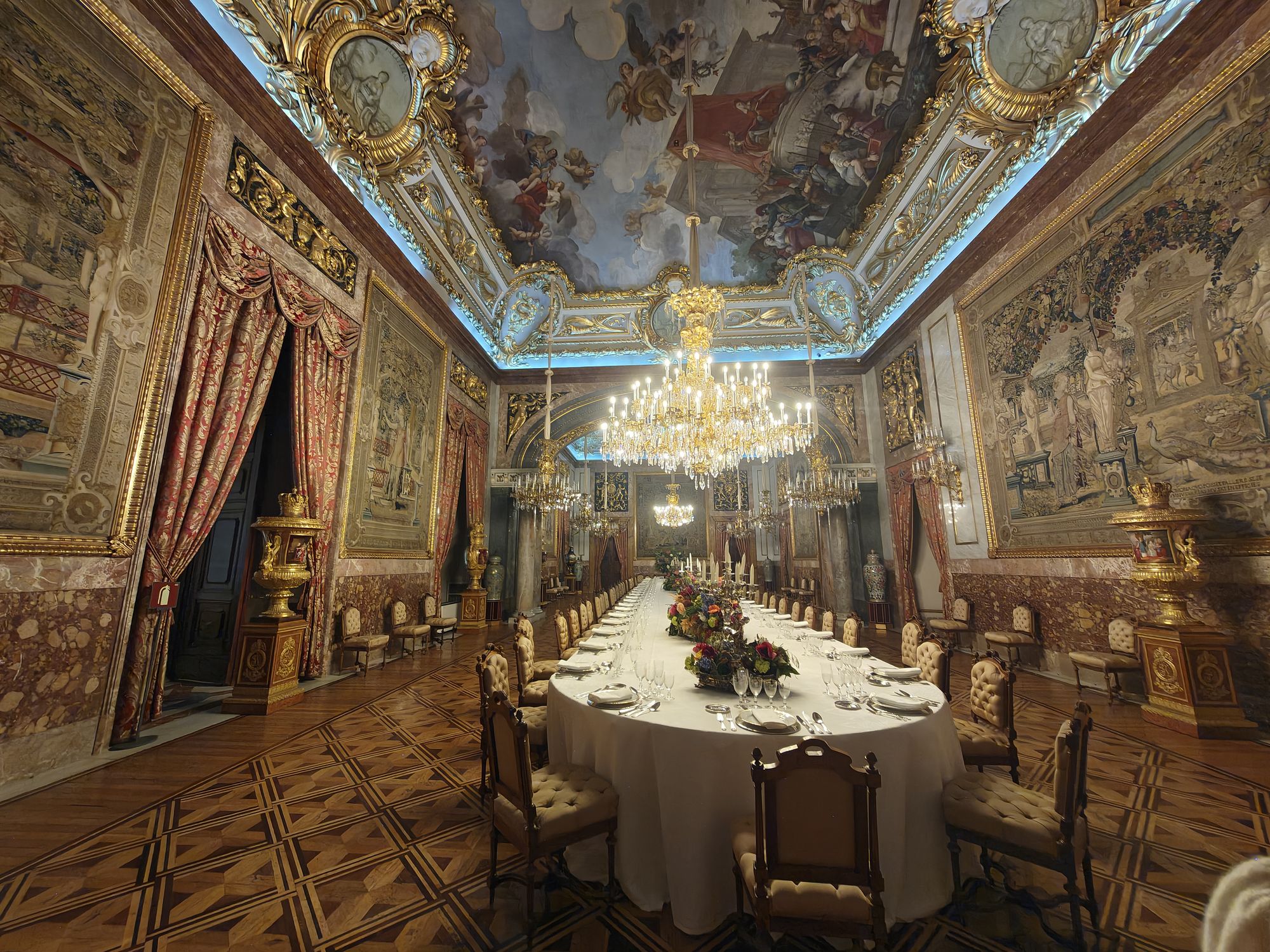 Plaza De La ArmerĂa Madrid Spain 62