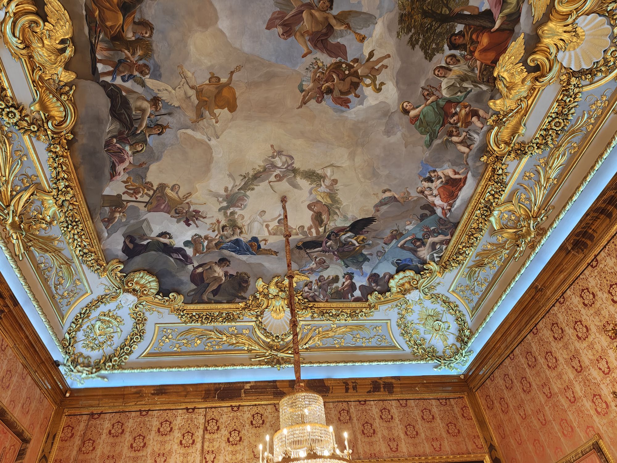 Plaza De La ArmerĂa Madrid Spain 64