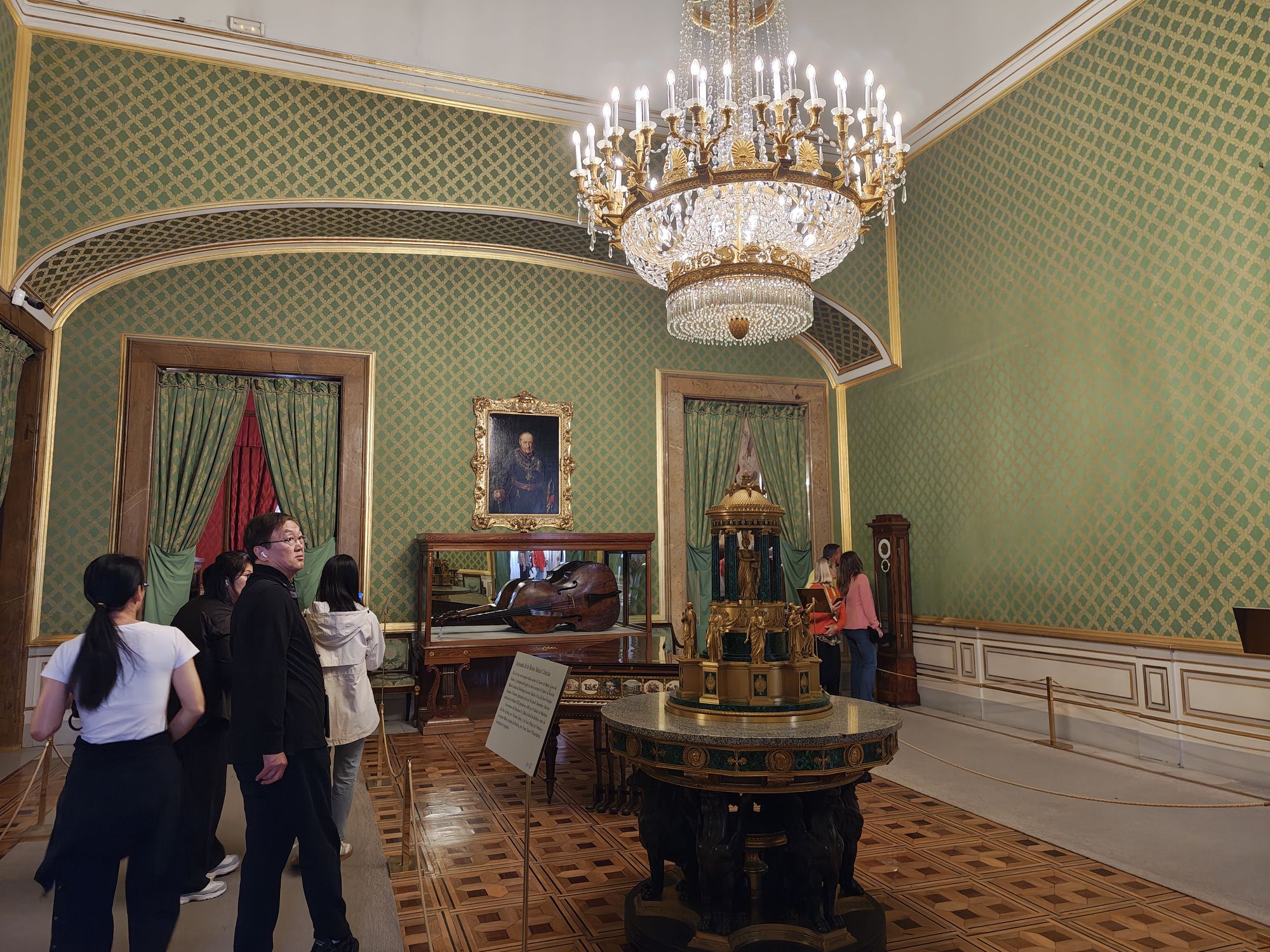 Plaza De La ArmerĂa Madrid Spain 65