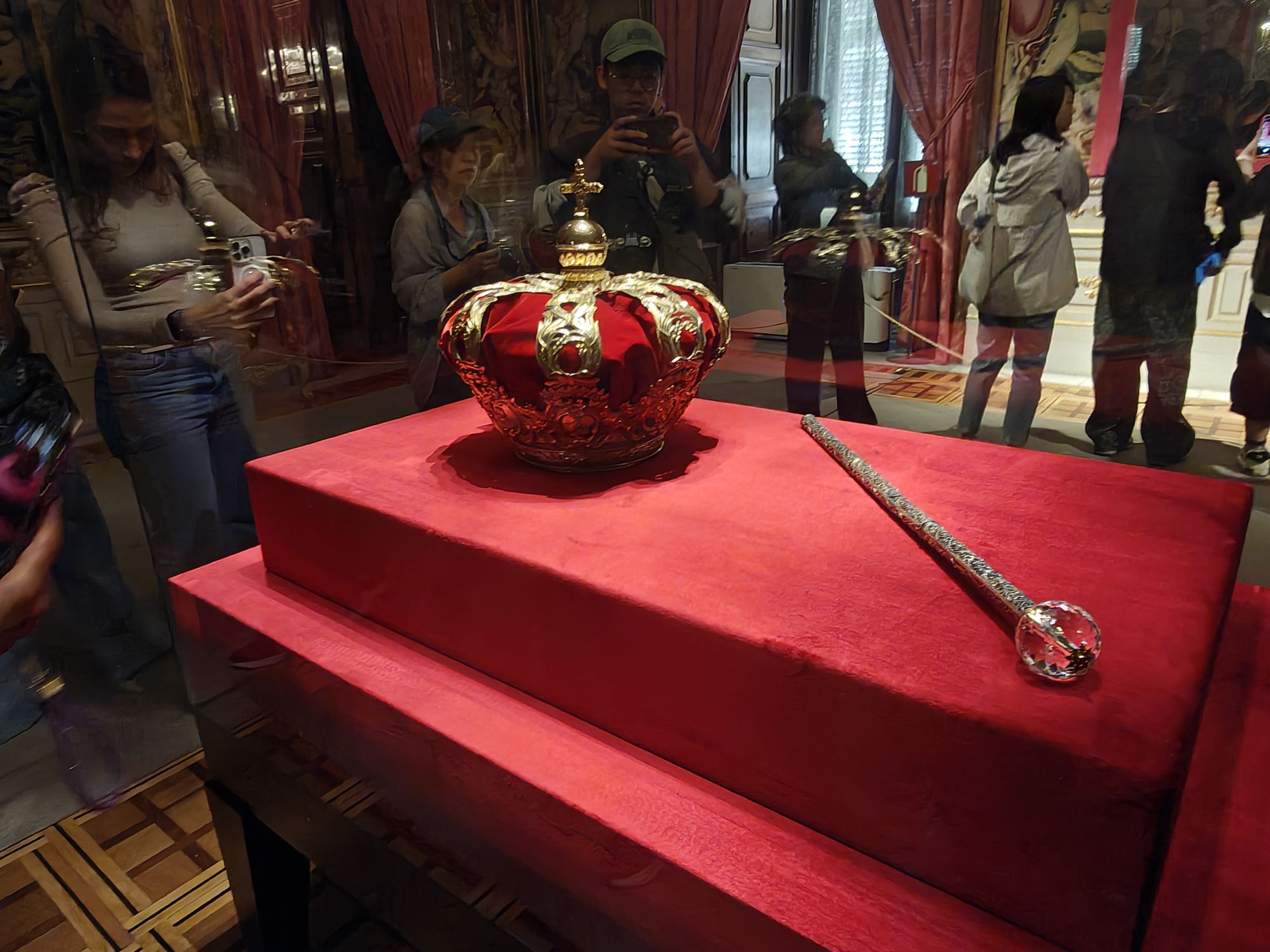 Plaza De La ArmerĂa Madrid Spain 72