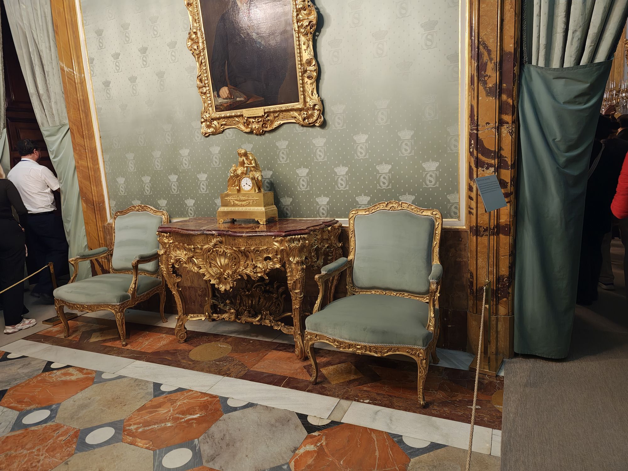 Plaza De La ArmerĂa Madrid Spain 81