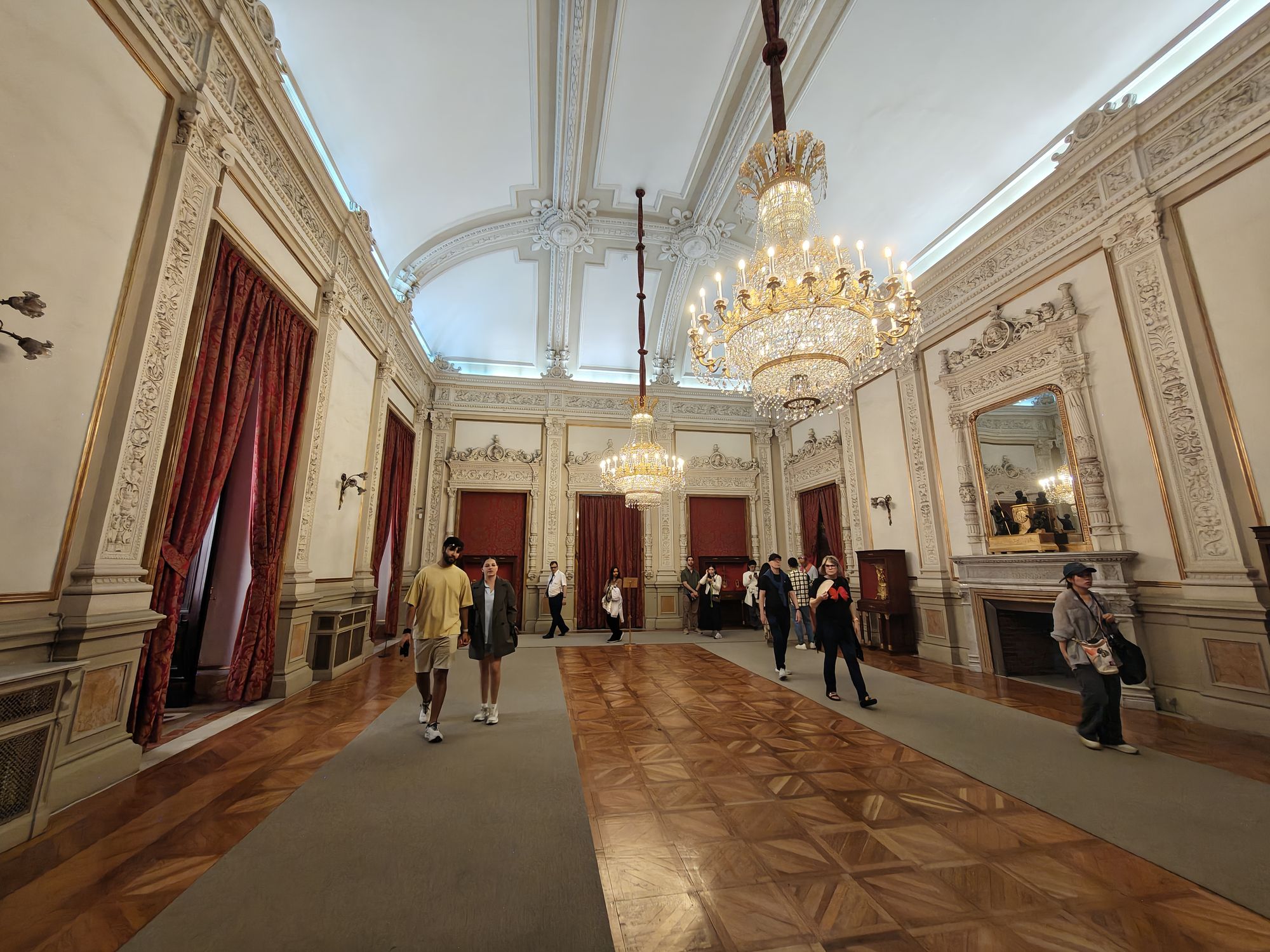 Plaza De La ArmerĂa Madrid Spain 82