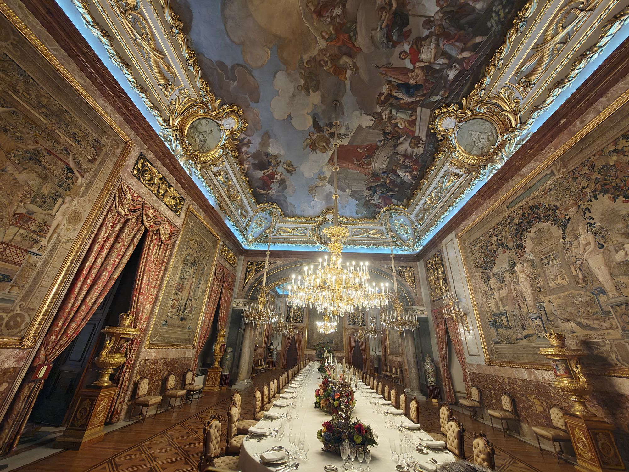 Plaza De La ArmerĂa Madrid Spain 88