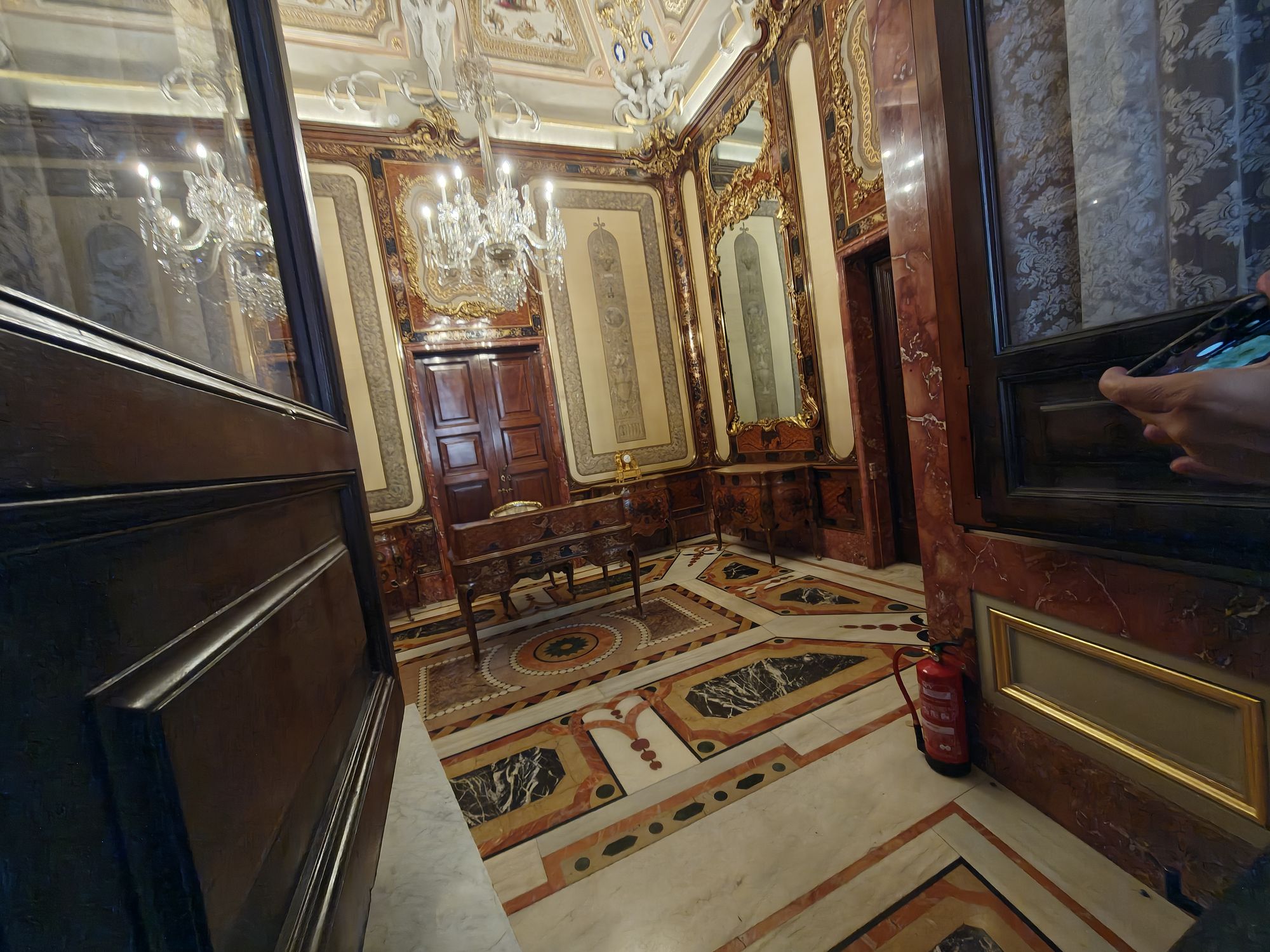 Plaza De La ArmerĂa Madrid Spain 89