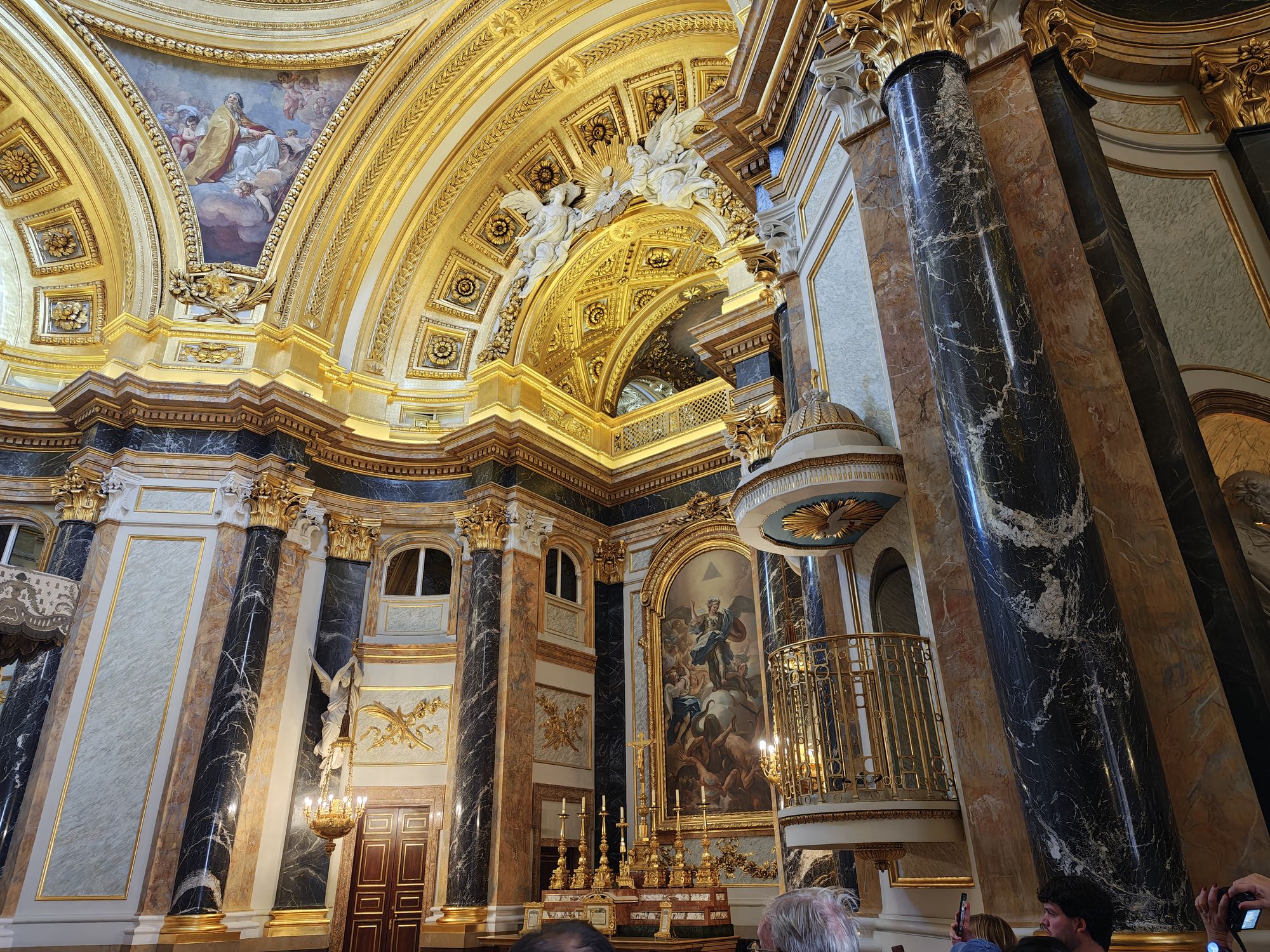 Plaza De La ArmerĂa Madrid Spain 9