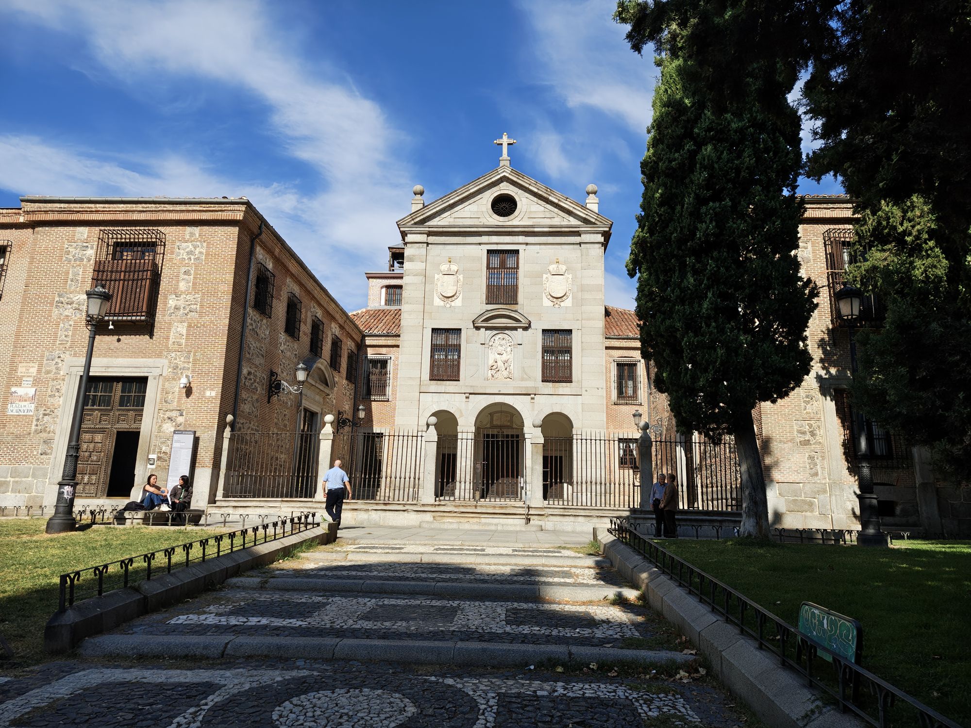 Plaza De La EncarnaciĂłn Madrid Spain 3